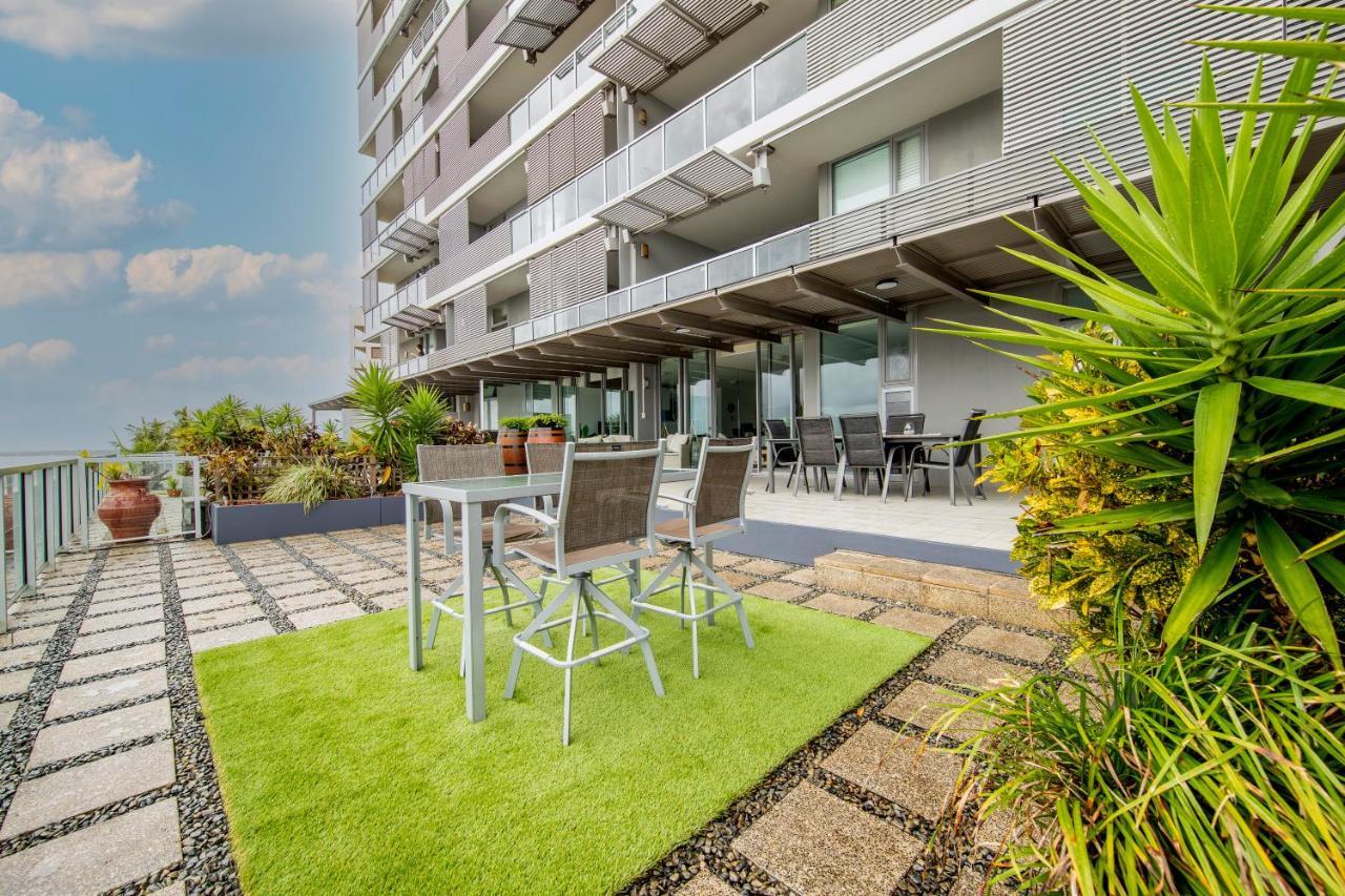 Cairns Waterfront Luxury At Harbourlights Apartment Exterior photo
