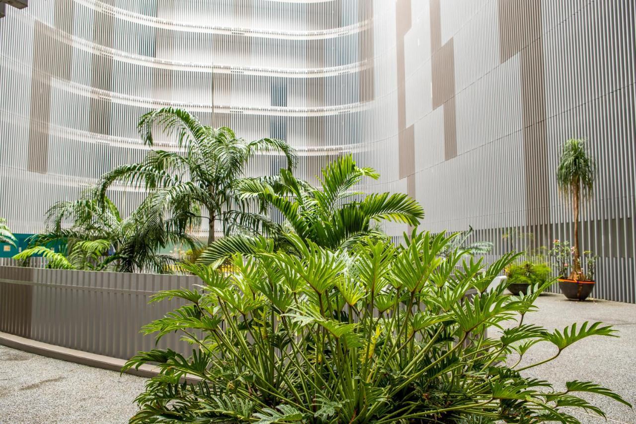 Cairns Waterfront Luxury At Harbourlights Apartment Exterior photo