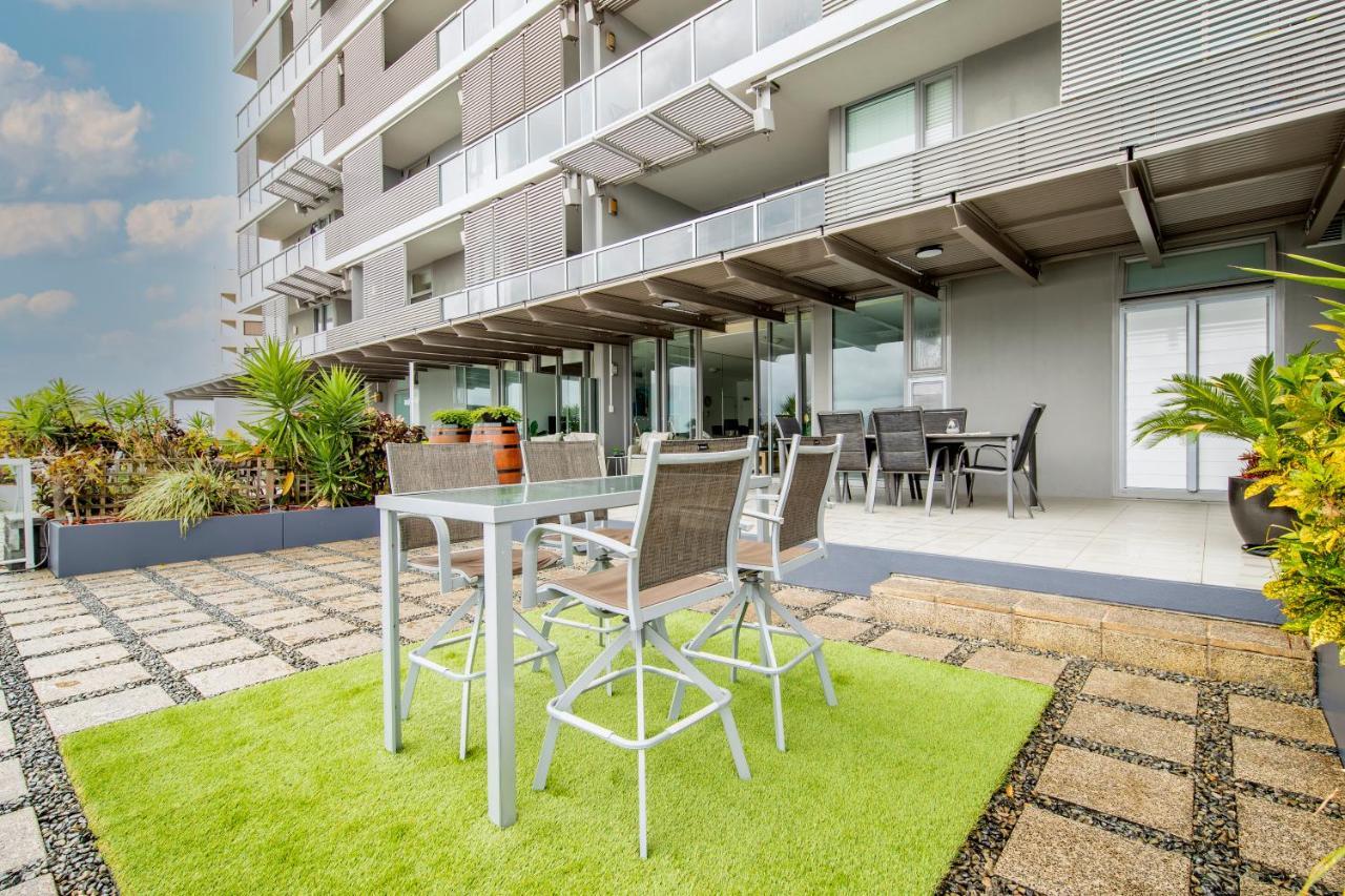 Cairns Waterfront Luxury At Harbourlights Apartment Exterior photo